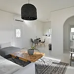 Altura Residences By K&k * Éxo Goniá