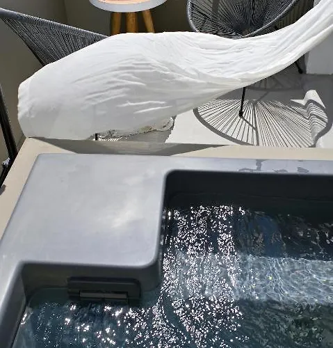 Altura Residences With Outdoor Hot Tubs By K&k *