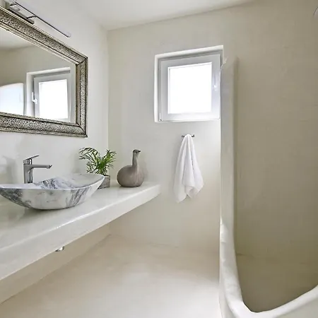 Altura Residences With Outdoor Hot Tubs By K&k Éxo Goniá