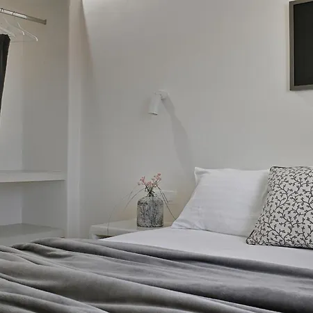 Altura Residences With Outdoor Hot Tubs By K&k Éxo Goniá