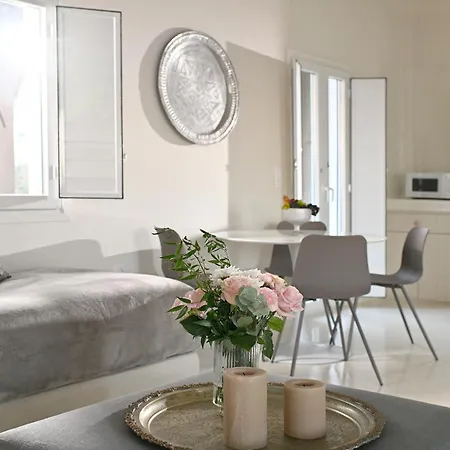 Altura Residences With Outdoor Hot Tubs By K&k Éxo Goniá