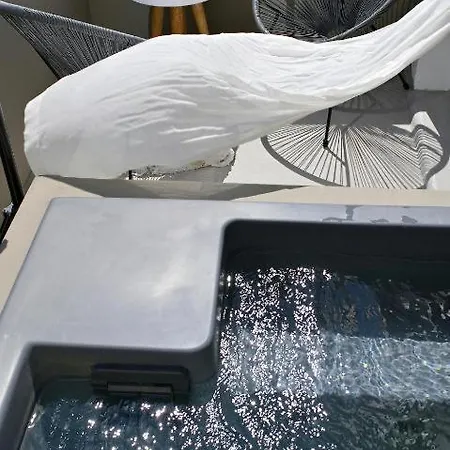 Altura Residences With Outdoor Hot Tubs By K&k *